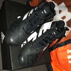 Freak Mid Football cleats